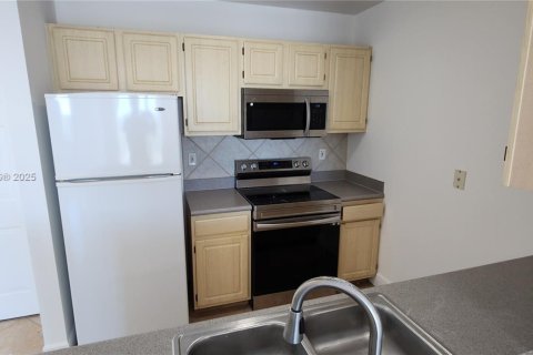 Condominio en alquiler en Miami, Florida, 1 dormitorio, 66.05 m2 № 1895839 - foto 7