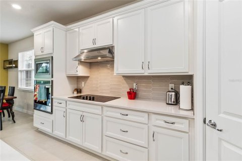 House in PINEWOOD RESERVE in Orlando, Florida 4 bedrooms, 270.16 sq.m. № 917420 - photo 16
