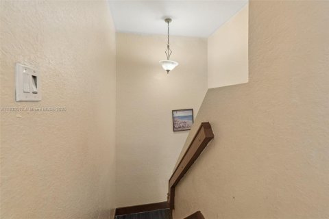 Townhouse in Florida City, Florida 3 bedrooms, 141.86 sq.m. № 1830795 - photo 16