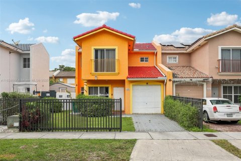 Townhouse in Florida City, Florida 3 bedrooms, 141.86 sq.m. № 1830795 - photo 3