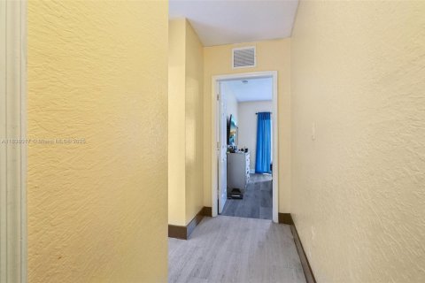 Townhouse in Florida City, Florida 3 bedrooms, 141.86 sq.m. № 1830795 - photo 20