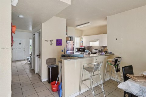Townhouse in Florida City, Florida 3 bedrooms, 141.86 sq.m. № 1830795 - photo 12