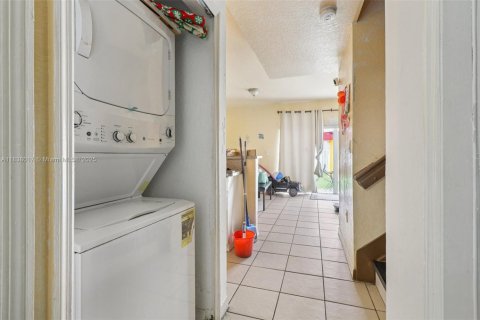 Townhouse in Florida City, Florida 3 bedrooms, 141.86 sq.m. № 1830795 - photo 15