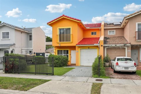 Townhouse in Florida City, Florida 3 bedrooms, 141.86 sq.m. № 1830795 - photo 24