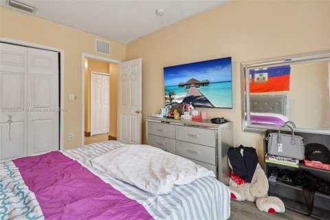 Townhouse in Florida City, Florida 3 bedrooms, 141.86 sq.m. № 1830795 - photo 21