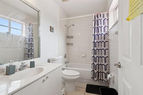 Townhouse in Florida City, Florida 3 bedrooms, 141.86 sq.m. № 1830795 - photo 19