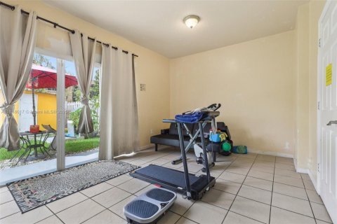 Townhouse in Florida City, Florida 3 bedrooms, 141.86 sq.m. № 1830795 - photo 6