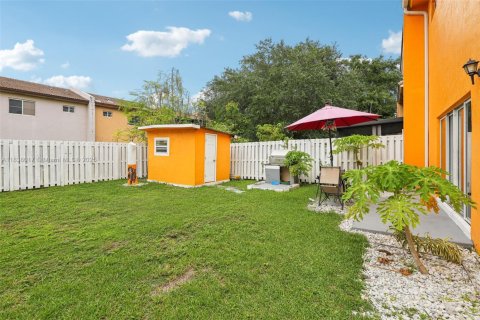Townhouse in Florida City, Florida 3 bedrooms, 141.86 sq.m. № 1830795 - photo 4