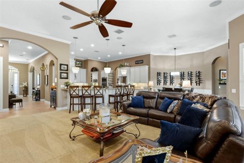 House in Brooksville, Florida 4 bedrooms, 620.96 sq.m. № 2421658 - photo 8
