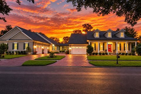 House in Brooksville, Florida 4 bedrooms, 620.96 sq.m. № 2421658