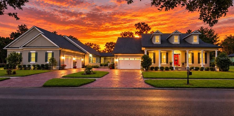 House in Brooksville, Florida 4 bedrooms, 620.96 sq.m. № 2421658