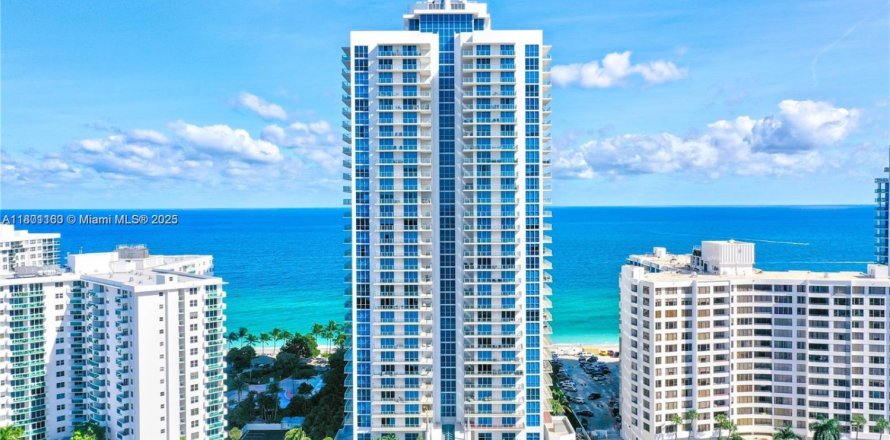 Condominio en Hollywood, Florida, 3 dormitorios  № 1683386