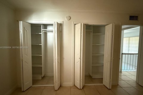 Condominio en venta en Miami, Florida, 3 dormitorios, 133.97 m2 № 2252356 - foto 15