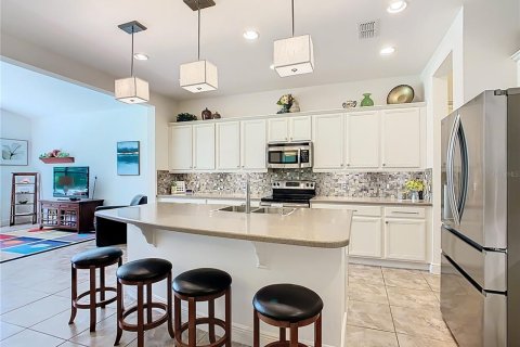 House in Poinciana, Florida 2 bedrooms, 274.62 sq.m. № 1516357 - photo 7