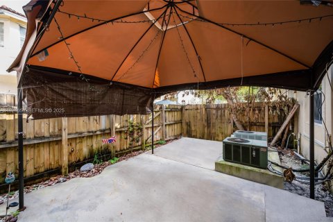 Снять в аренду кондоминиум в Хомстед, Флорида 2 спальни, 84.91м2, № 1982972 - фото 22