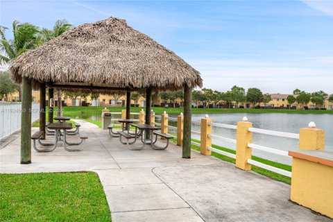 Снять в аренду кондоминиум в Хомстед, Флорида 2 спальни, 84.91м2, № 1982972 - фото 2