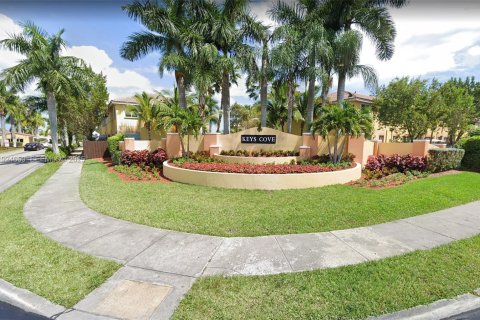 Снять в аренду кондоминиум в Хомстед, Флорида 2 спальни, 84.91м2, № 1982972 - фото 1