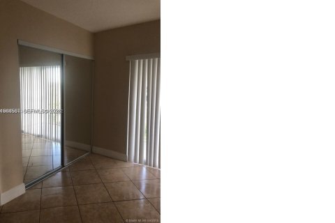 Copropriété à louer à Fort Lauderdale, Floride: 1 chambre, 49.7 m2 № 2001087 - photo 2