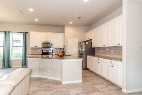 House in Fish Hawk, Florida 4 bedrooms, 225.94 sq.m. № 2148310 - photo 17