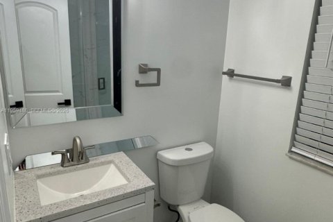 Villa ou maison à louer à Coral Springs, Floride: 3 chambres, 111.48 m2 № 2017971 - photo 17