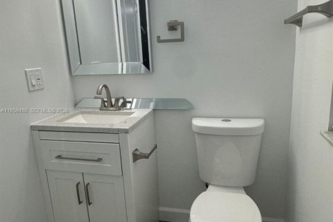 Villa ou maison à louer à Coral Springs, Floride: 3 chambres, 111.48 m2 № 2017971 - photo 15