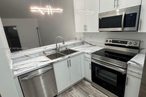 Villa ou maison à louer à Coral Springs, Floride: 3 chambres, 111.48 m2 № 2017971 - photo 2