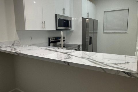 Villa ou maison à louer à Coral Springs, Floride: 3 chambres, 111.48 m2 № 2017971 - photo 4