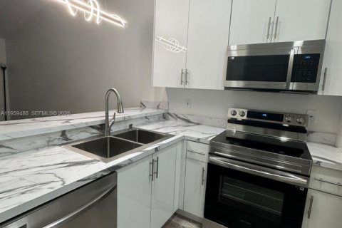 Villa ou maison à louer à Coral Springs, Floride: 3 chambres, 111.48 m2 № 2017971 - photo 5