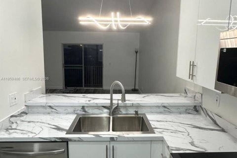 Villa ou maison à louer à Coral Springs, Floride: 3 chambres, 111.48 m2 № 2017971 - photo 6