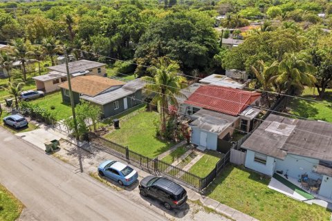 Villa ou maison à vendre à North Miami, Floride: 2 chambres, 159.14 m2 № 2063879 - photo 11