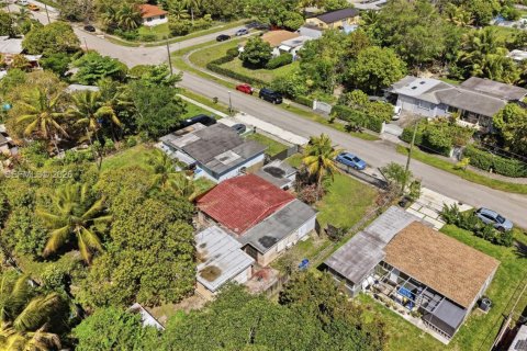 Villa ou maison à vendre à North Miami, Floride: 2 chambres, 159.14 m2 № 2063879 - photo 19