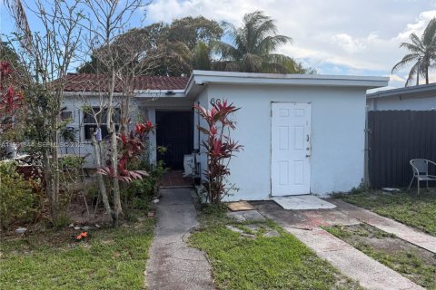 Villa ou maison à vendre à North Miami, Floride: 2 chambres, 159.14 m2 № 2063879 - photo 4