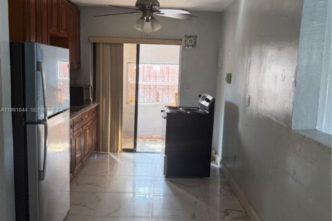 Villa ou maison à vendre à North Miami, Floride: 2 chambres, 159.14 m2 № 2063879 - photo 7