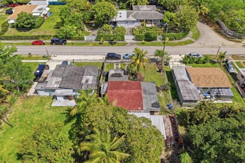 Villa ou maison à vendre à North Miami, Floride: 2 chambres, 159.14 m2 № 2063879 - photo 17