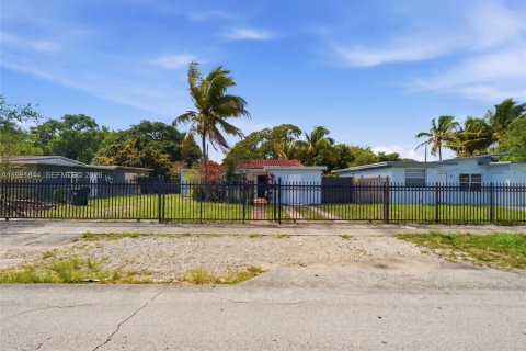 Villa ou maison à North Miami, Floride 2 chambres, 159.14 m2 № 2063879