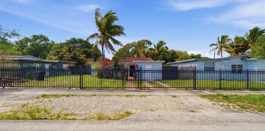 Villa ou maison à North Miami, Floride 2 chambres, 159.14 m2 № 2063879