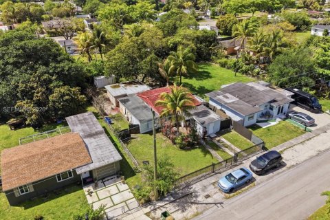 Villa ou maison à vendre à North Miami, Floride: 2 chambres, 159.14 m2 № 2063879 - photo 14