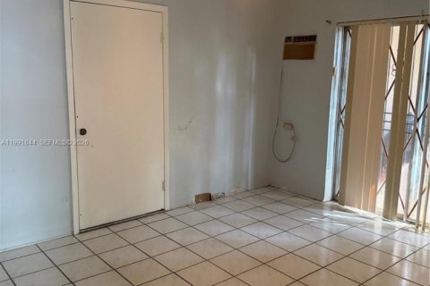 Villa ou maison à vendre à North Miami, Floride: 2 chambres, 159.14 m2 № 2063879 - photo 9