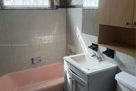 Villa ou maison à vendre à North Miami, Floride: 2 chambres, 159.14 m2 № 2063879 - photo 8