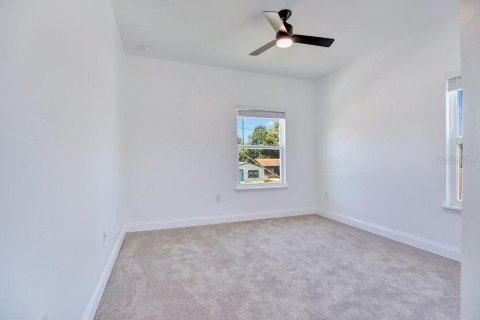 House in Sanford, Florida 4 bedrooms, 182.83 sq.m. № 2390978 - photo 23