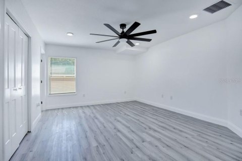 House in Sanford, Florida 4 bedrooms, 182.83 sq.m. № 2390978 - photo 13