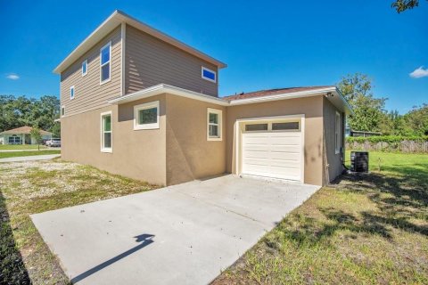 House in Sanford, Florida 4 bedrooms, 182.83 sq.m. № 2390978 - photo 28