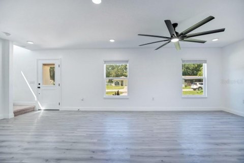 House in Sanford, Florida 4 bedrooms, 182.83 sq.m. № 2390978 - photo 7