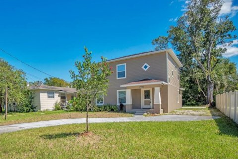 House in Sanford, Florida 4 bedrooms, 182.83 sq.m. № 2390978 - photo 2