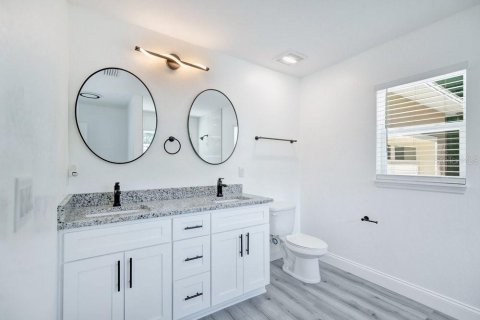 House in Sanford, Florida 4 bedrooms, 182.83 sq.m. № 2390978 - photo 15