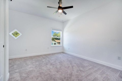 House in Sanford, Florida 4 bedrooms, 182.83 sq.m. № 2390978 - photo 19