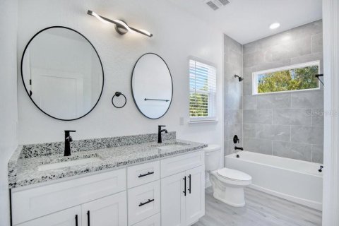 House in Sanford, Florida 4 bedrooms, 182.83 sq.m. № 2390978 - photo 22