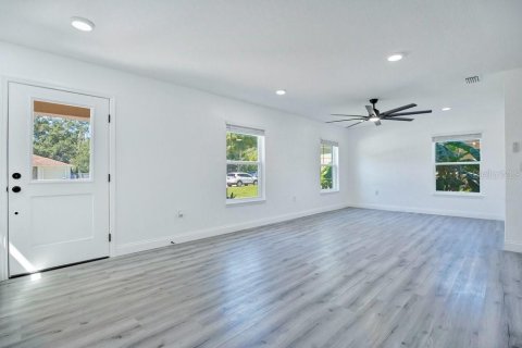 House in Sanford, Florida 4 bedrooms, 182.83 sq.m. № 2390978 - photo 6