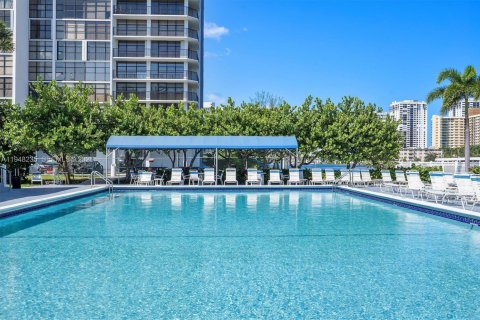 Condominio en venta en Hallandale Beach, Florida, 1 dormitorio, 85.01 m2 № 2004209 - foto 23