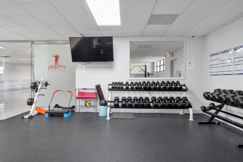 Condominio en venta en Hallandale Beach, Florida, 1 dormitorio, 85.01 m2 № 2004209 - foto 12